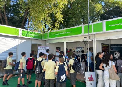 Fin de semana muy movido y con muchísima afluencia de estudiantes que hacían cola delante de nuestro stand.