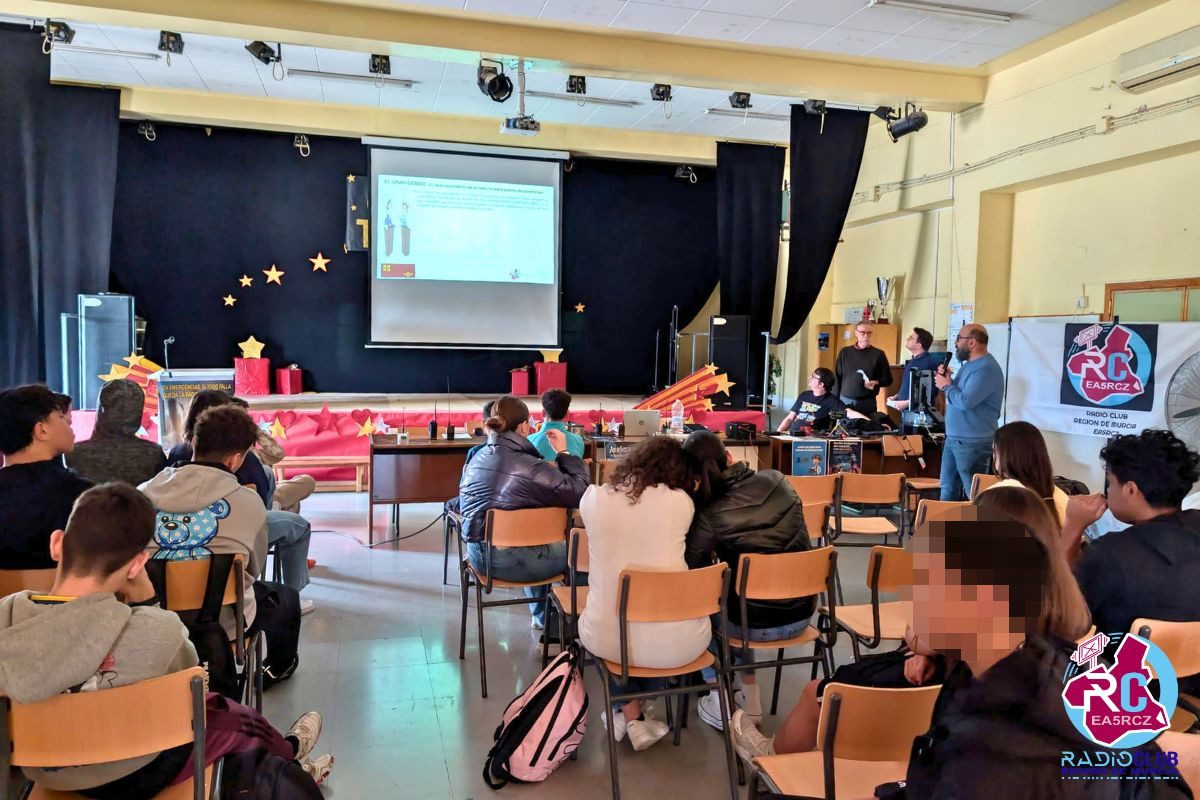 Fin de semana muy movido y con muchísima afluencia de estudiantes que hacían cola delante de nuestro stand.