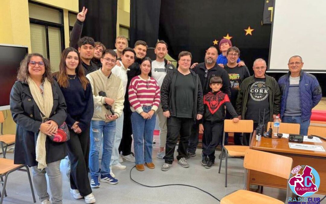 Los alumnos del IES Ingeniero de La Cierva se inician en la radioafición